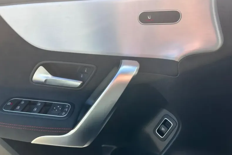 Mercedes-Benz CLA 220 din 2024 cu 14.368 km - oferta MER163745 - foto 8