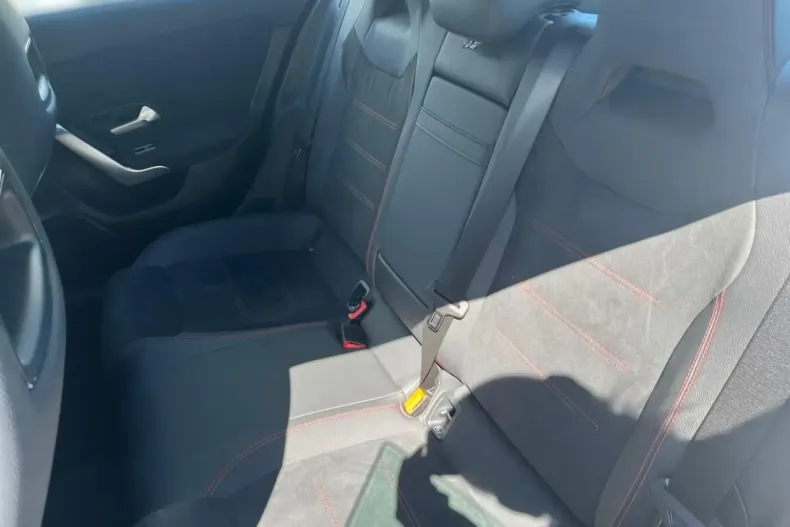 Mercedes-Benz CLA 220 din 2024 cu 14.368 km - oferta MER163745 - foto 9