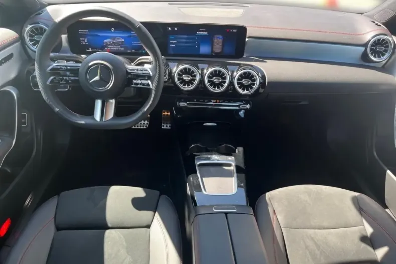 Mercedes-Benz CLA 220 din 2024 cu 14.368 km - oferta MER163745 - foto 11