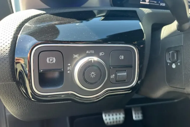 Mercedes-Benz CLA 220 din 2024 cu 14.368 km - oferta MER163745 - foto 19