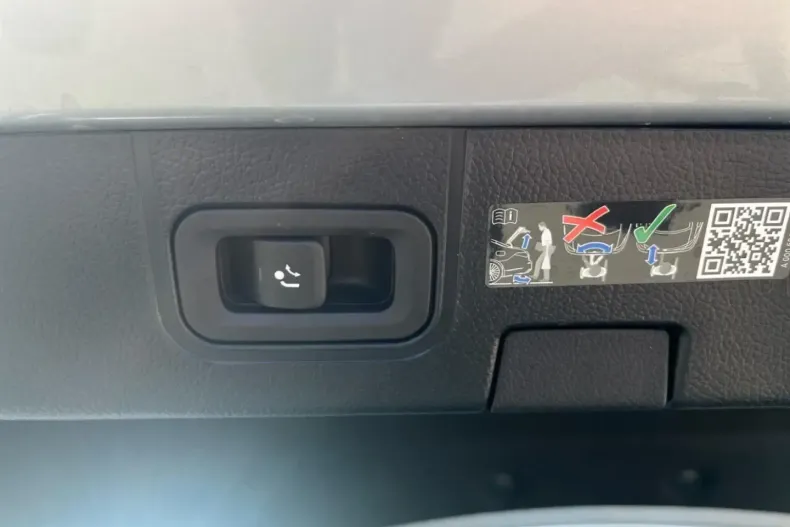 Mercedes-Benz CLA 220 din 2024 cu 14.368 km - oferta MER163745 - foto 24