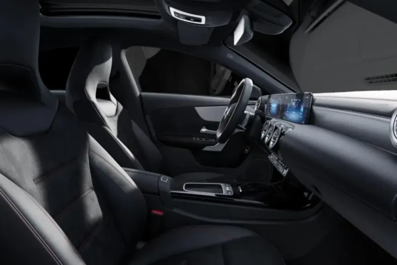 Mercedes-Benz CLA 250 din 2024 cu 9.240 km - oferta MER163750 - foto 12