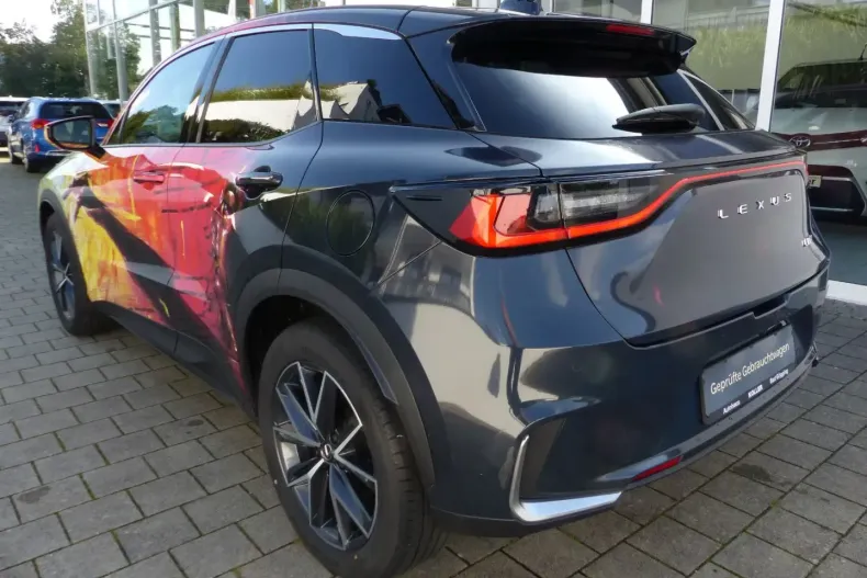 Lexus LBX din 2024 cu 5.950 km - oferta LEX163755 - foto 3