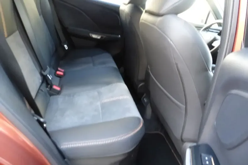 Lexus LBX din 2024 cu 5.950 km - oferta LEX163755 - foto 8