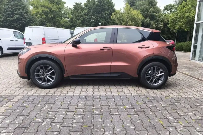 Lexus LBX din 2025 cu 5.500 km - oferta LEX163756 - foto 3