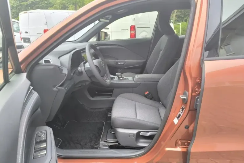 Lexus LBX din 2025 cu 5.500 km - oferta LEX163756 - foto 10