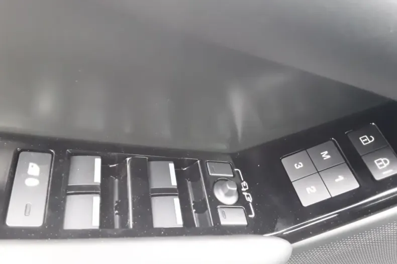 Land Rover Range Rover Velar din 2024 cu 7.938 km - oferta LAN163758 - foto 13