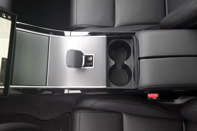 Land Rover Range Rover Velar din 2024 cu 7.938 km - oferta LAN163758 - foto 14