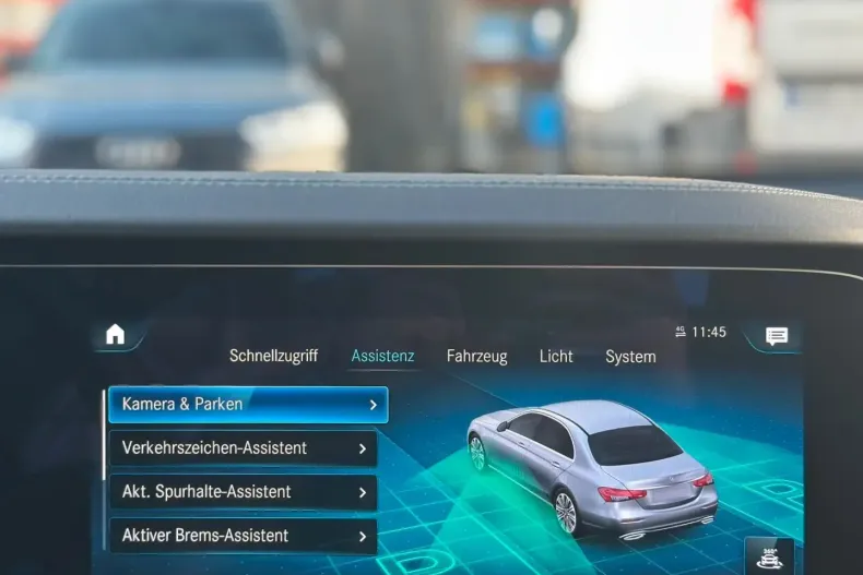 Mercedes-Benz E 300 din 2022 cu 74.000 km - oferta MER163766 - foto 25