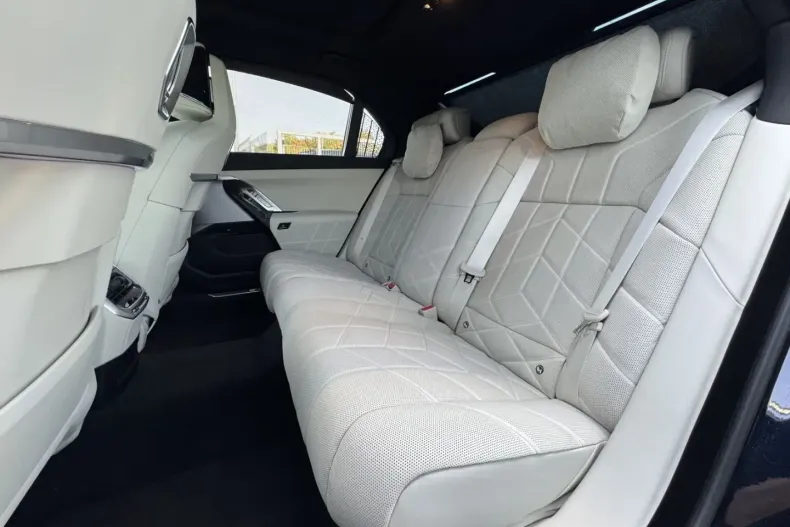 BMW 750 din 2024 cu 23.581 km - oferta BMW163770 - foto 22