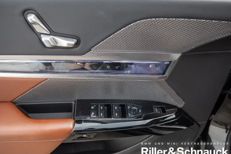 BMW 750 din 2024 cu 16.349 km - oferta BMW163773 - foto 19