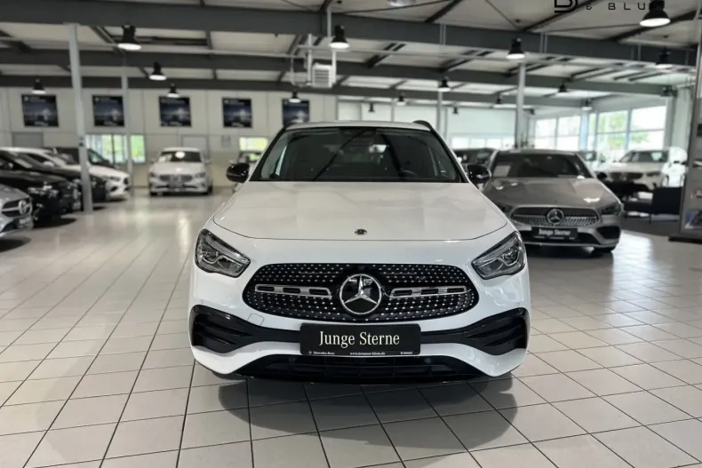 Mercedes-Benz GLA 250 din 2023 cu 4.500 km - oferta MER163776 - foto 3