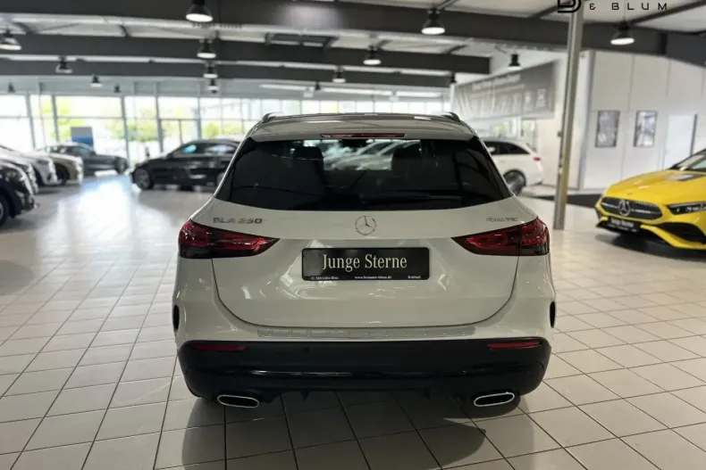 Mercedes-Benz GLA 250 din 2023 cu 4.500 km - oferta MER163776 - foto 6