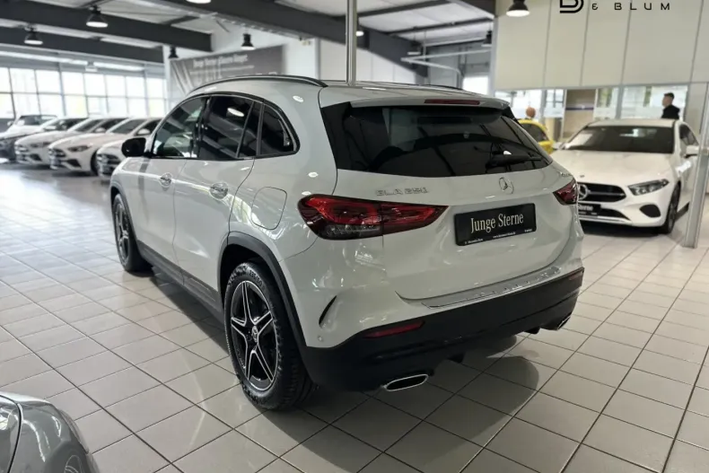 Mercedes-Benz GLA 250 din 2023 cu 4.500 km - oferta MER163776 - foto 11