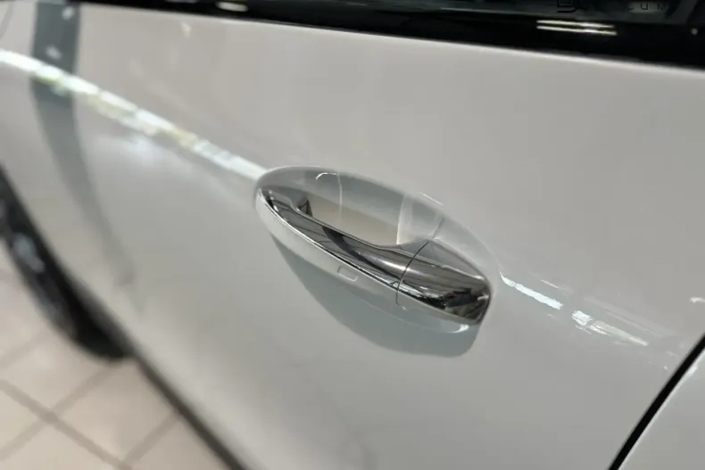 Mercedes-Benz GLA 250 din 2023 cu 4.500 km - oferta MER163776 - foto 13