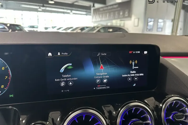 Mercedes-Benz GLA 250 din 2023 cu 4.500 km - oferta MER163776 - foto 19