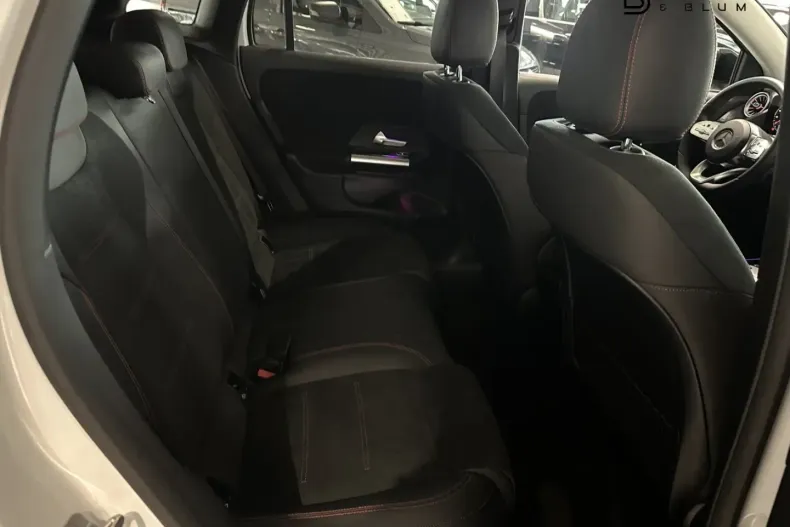 Mercedes-Benz GLA 250 din 2023 cu 4.500 km - oferta MER163776 - foto 27