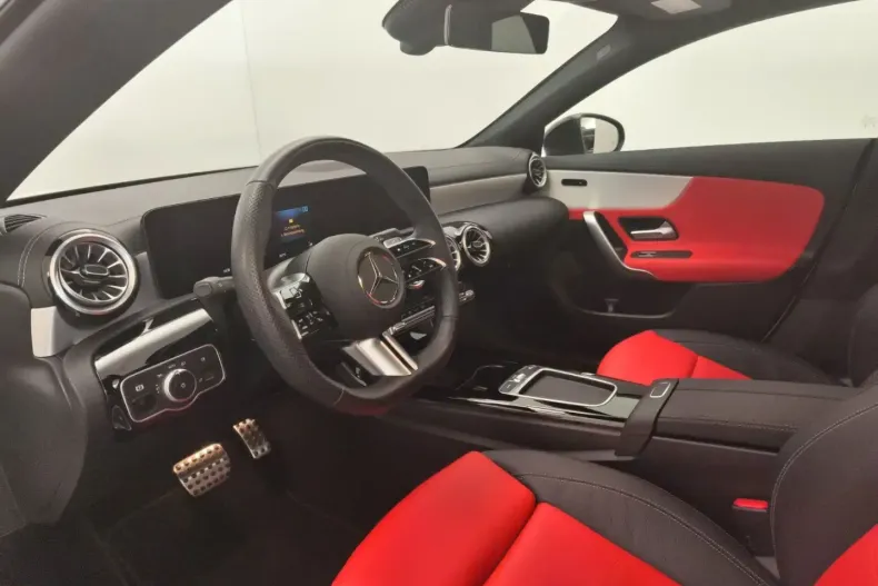 Mercedes-Benz CLA 250 din 2024 cu 25.871 km - oferta MER163808 - foto 10