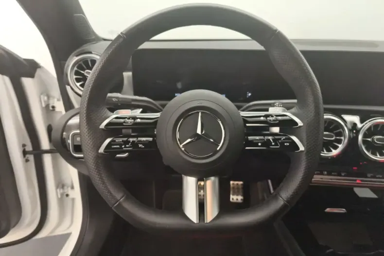 Mercedes-Benz CLA 250 din 2024 cu 25.871 km - oferta MER163808 - foto 12