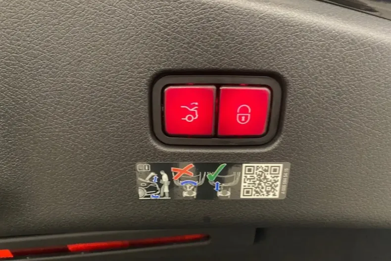 Mercedes-Benz CLE 200 din 2024 cu 5.792 km - oferta MER163864 - foto 12