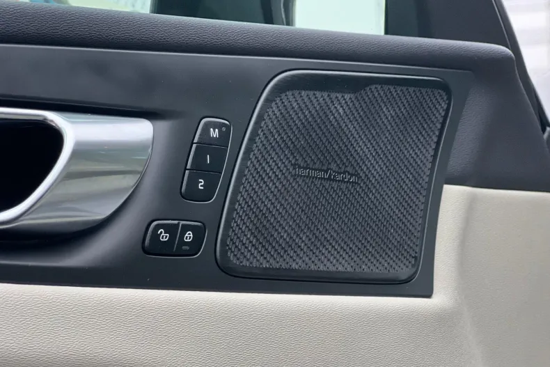 Volvo XC60 din 2020 cu 71.368 km - oferta VOL163907 - foto 12