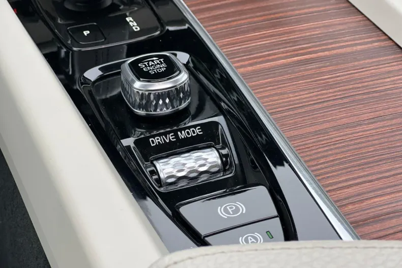 Volvo XC60 din 2020 cu 71.368 km - oferta VOL163907 - foto 20