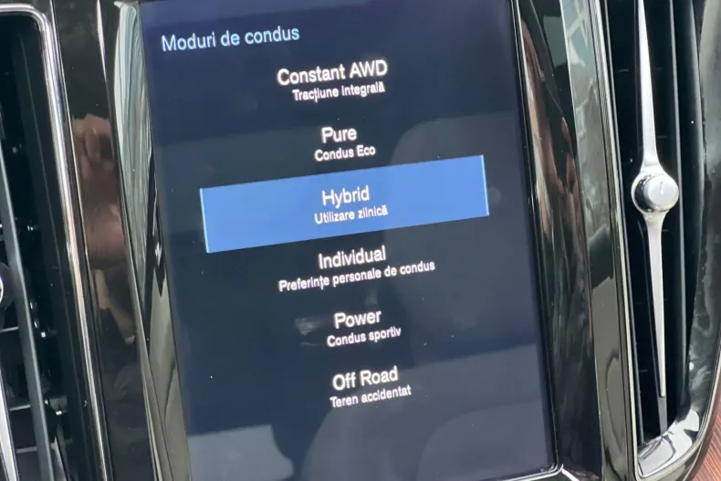 Volvo XC60 din 2020 cu 71.368 km - oferta VOL163907 - foto 26