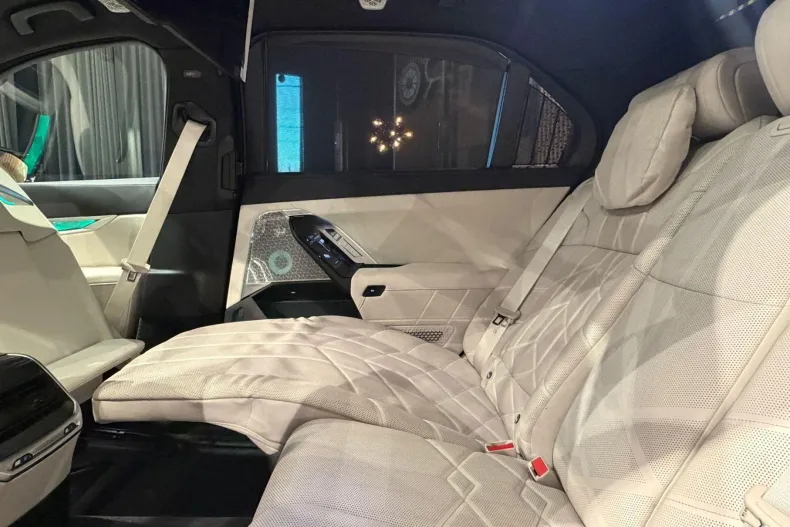 BMW Seria 7 din 2025 cu 19.500 km - oferta BMW163911 - foto 17