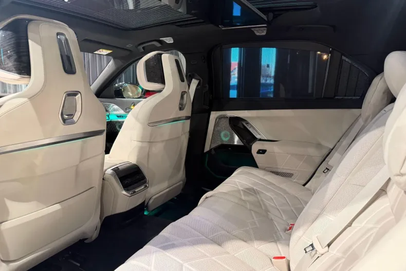 BMW Seria 7 din 2025 cu 19.500 km - oferta BMW163911 - foto 19