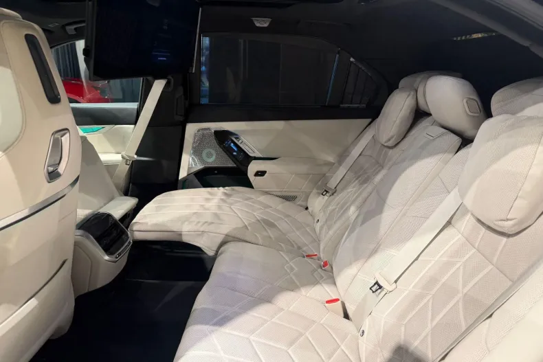 BMW Seria 7 din 2025 cu 19.500 km - oferta BMW163911 - foto 21