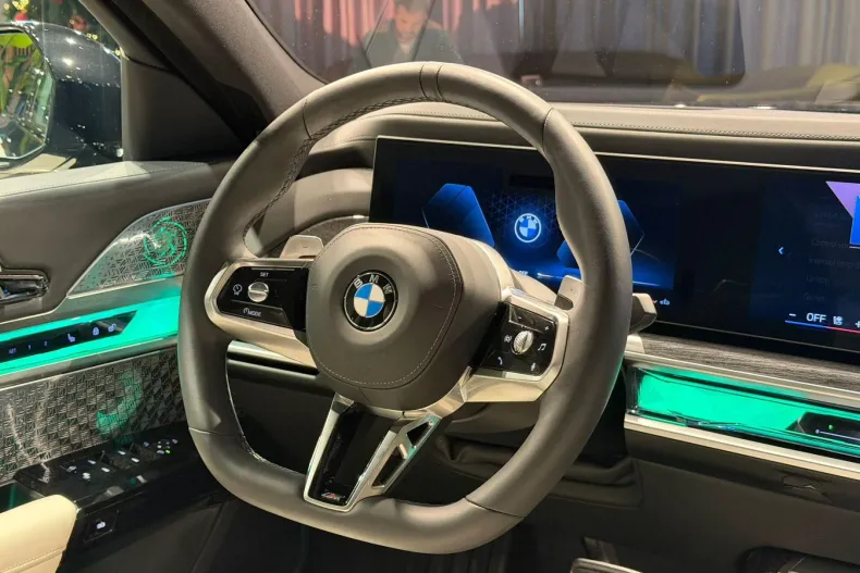 BMW Seria 7 din 2025 cu 19.500 km - oferta BMW163911 - foto 22