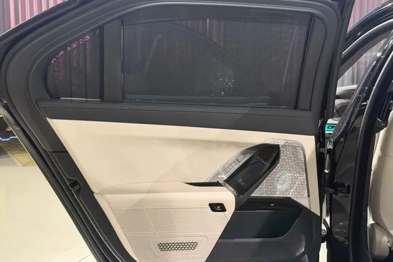 BMW Seria 7 din 2025 cu 19.500 km - oferta BMW163911 - foto 26