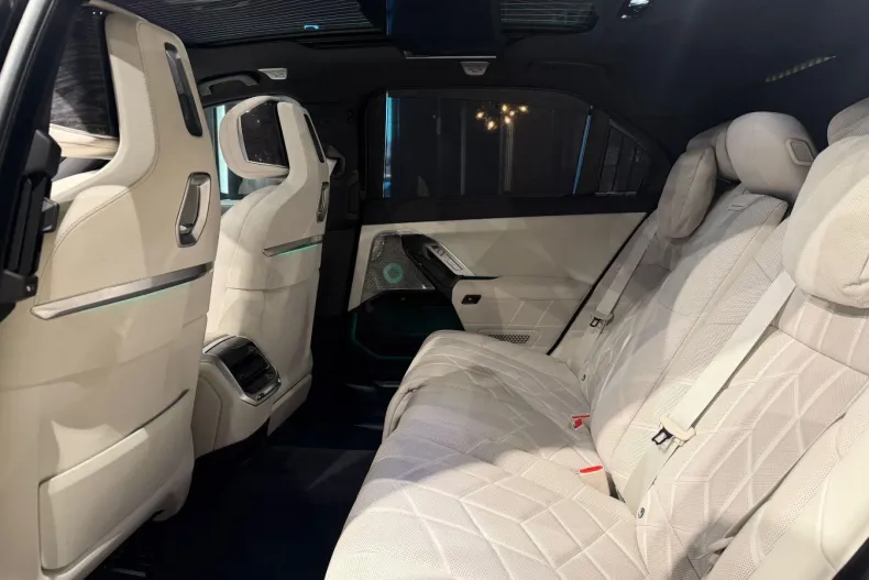 BMW Seria 7 din 2025 cu 19.500 km - oferta BMW163911 - foto 27