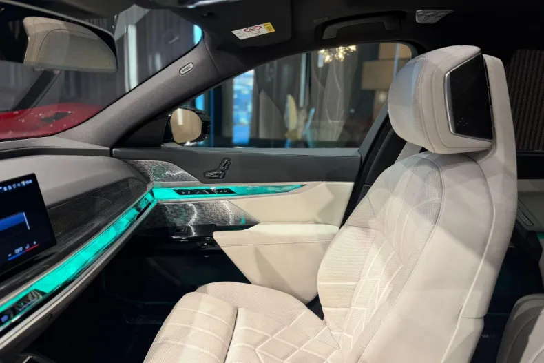 BMW Seria 7 din 2025 cu 19.500 km - oferta BMW163911 - foto 31