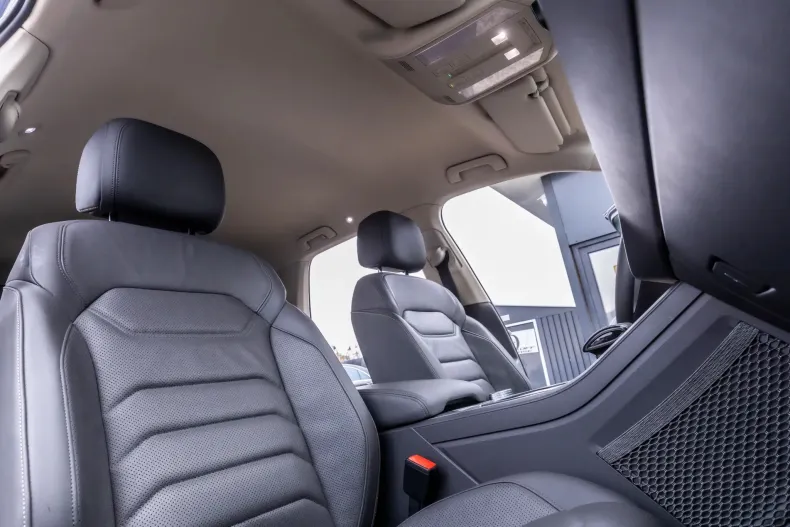 Volkswagen Touareg din 2020 cu 59.700 km - oferta VOL163934 - foto 5