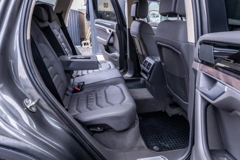 Volkswagen Touareg din 2020 cu 59.700 km - oferta VOL163934 - foto 6