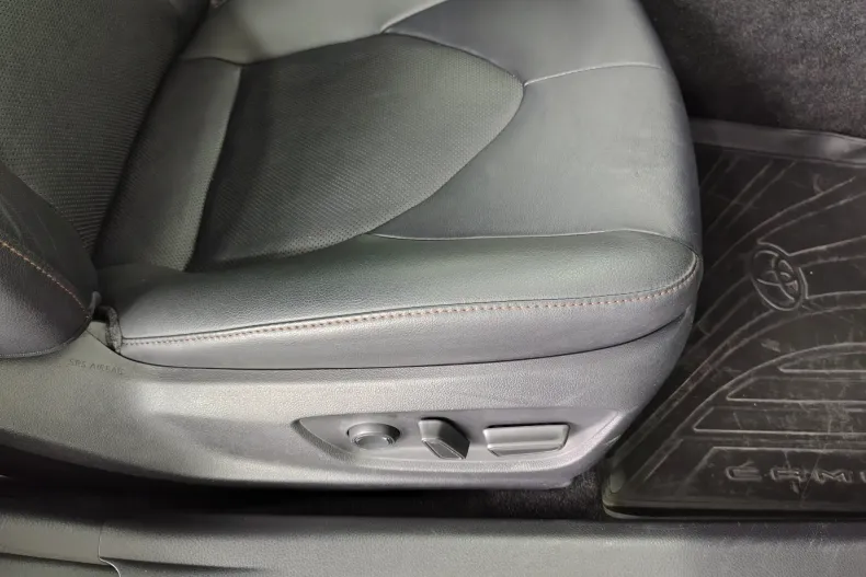 Toyota Camry din 2020 cu 50.244 km - oferta TOY163950 - foto 25