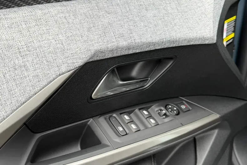 Peugeot 5008 din 2025 cu 5 km - oferta PEU163968 - foto 8