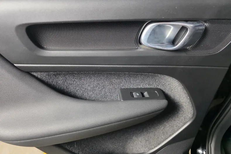 Volvo XC40 din 2021 cu 98.101 km - oferta VOL163969 - foto 27