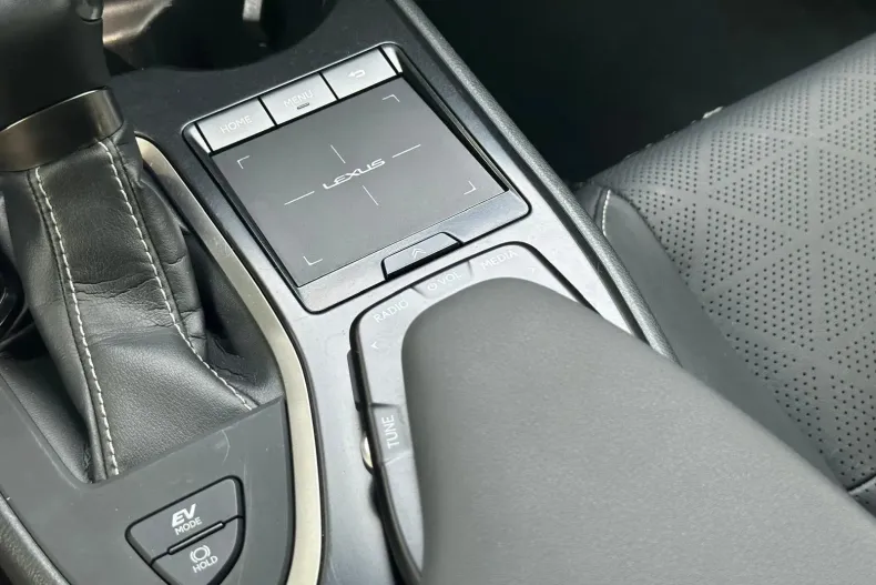 Lexus UX din 2019 cu 176.000 km - oferta LEX163976 - foto 24