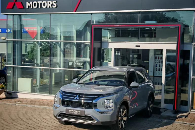 Mitsubishi Outlander din 2025 cu 22 km - oferta MIT163988 - foto 2