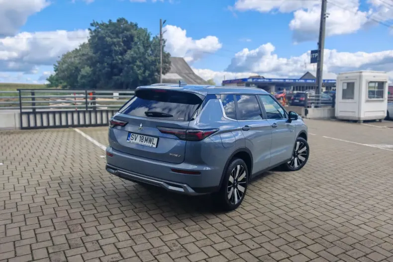 Mitsubishi Outlander din 2025 cu 22 km - oferta MIT163988 - foto 9