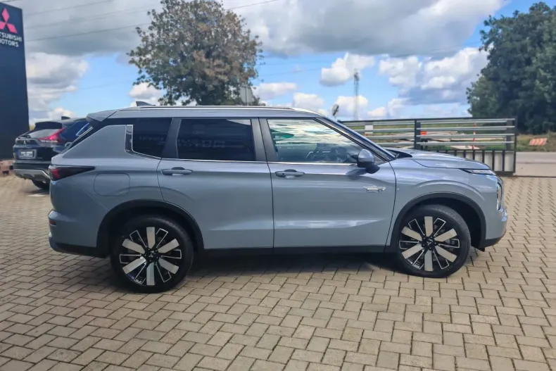 Mitsubishi Outlander din 2025 cu 22 km - oferta MIT163988 - foto 10