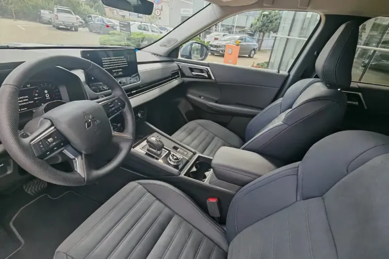 Mitsubishi Outlander din 2025 cu 22 km - oferta MIT163988 - foto 21