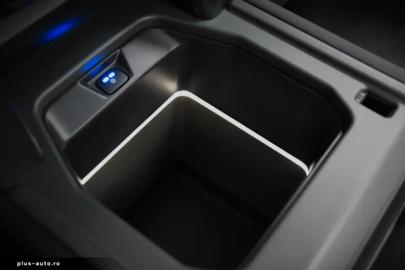 Land Rover Defender din 2025 cu 11.484 km - oferta LAN164000 - foto 5