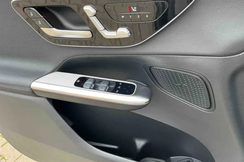 Mercedes-Benz GLC 300 din 2024 cu 11.527 km - oferta MER164054 - foto 17