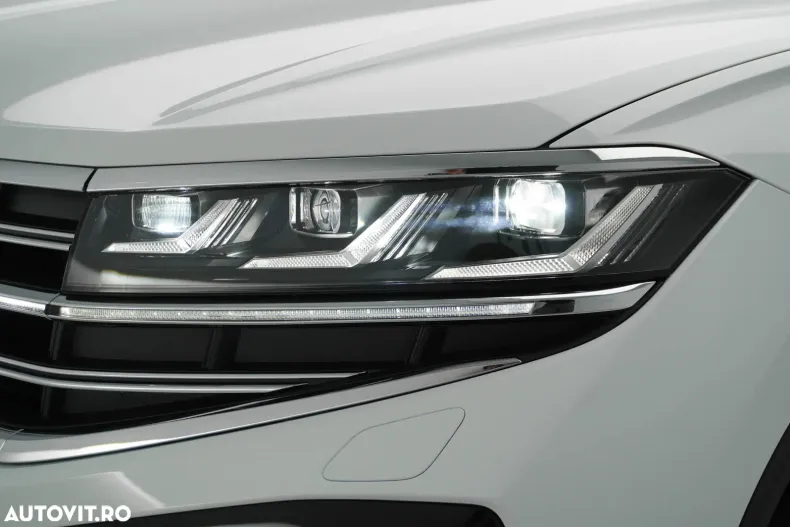 Volkswagen Touareg din 2025 cu 4.000 km - oferta VOL164058 - foto 8
