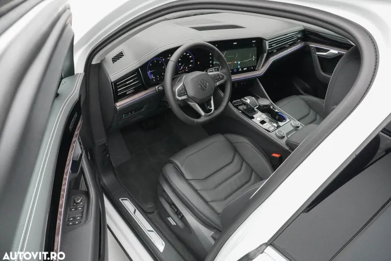 Volkswagen Touareg din 2025 cu 4.000 km - oferta VOL164058 - foto 12