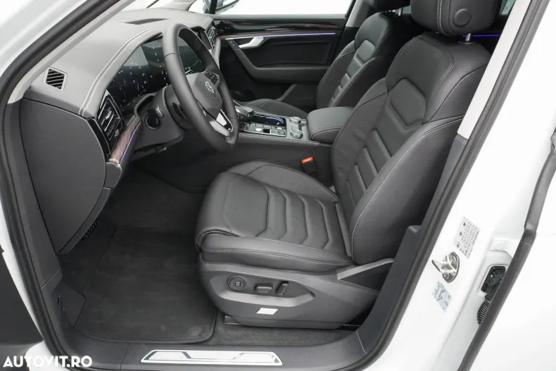 Volkswagen Touareg din 2025 cu 4.000 km - oferta VOL164058 - foto 13