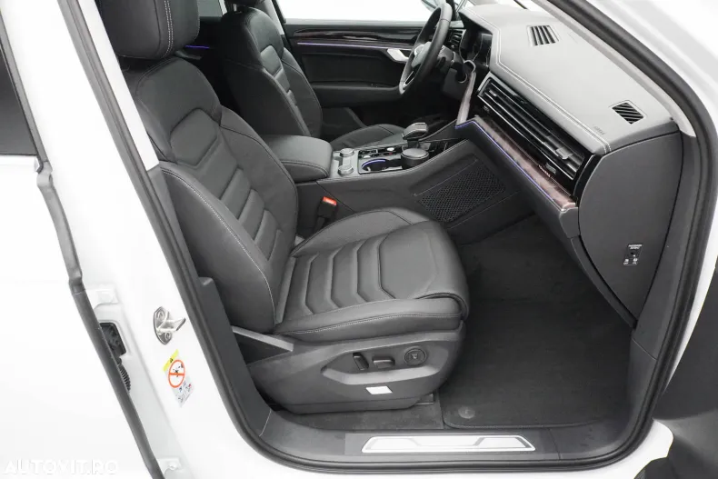 Volkswagen Touareg din 2025 cu 4.000 km - oferta VOL164058 - foto 19
